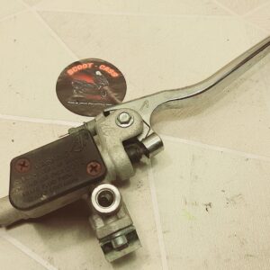 Maître cylindre Satelis 125