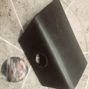 Trappe gauche tablier Peugeot Satelis 125