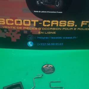 Peugeot Satelis 125 : accroche casque...